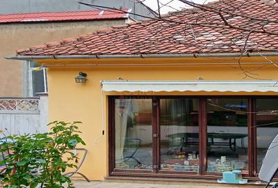 Apartament cu 4 camere decomandat, mobilat în Central