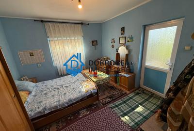 Caslita - teren 513 mp, pomi fructiferi, casa 2 camere - 4
