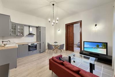 Apartament cu 3 camere semidecomandat, mobilat în Central