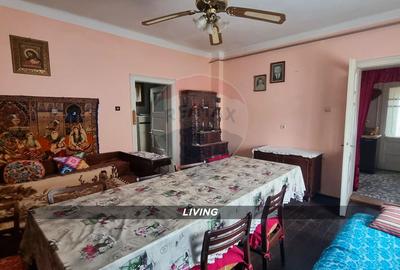 Casă din cărămidă cu teren generos de 2460 mp și anexe, în Borlești - 10