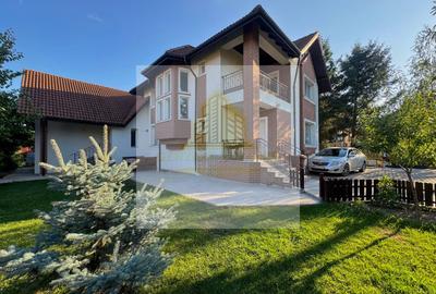 Casă individuală cu 8 camere în Bucium