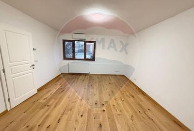 Apartament 4 camere, pe 2 niveluri si curte comuna în Centru - 15