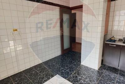 Apartament 3 camere - zona bine conectata - 5