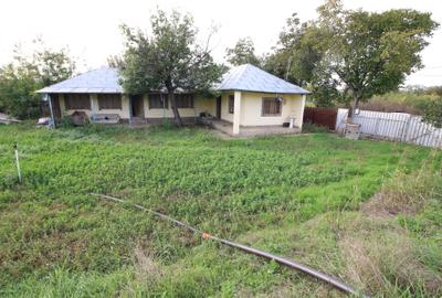 Casă individuală cu 4 camere în Schela