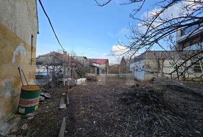 Casă demolabilă, teren 461 mp, Intersecția 7 străzi, zona Gruia - 3