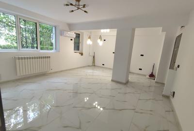 Apartament cu 3 camere semidecomandat în Iancului
