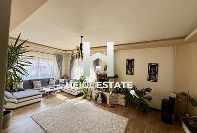 Casă individuală cu 10 camere în Sânandrei