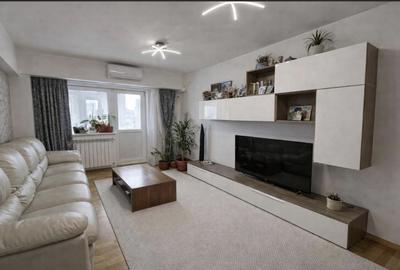 Vânzare apartament de 3 camere Piața Alba-Iulia Unirii - 2