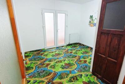 Apartament cu 3 camere decomandat, mobilat în Zorilor