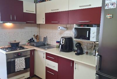 Vând apartament 2 camere Micro 3 ste Narciselor nr 4 - 2