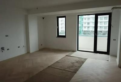 Apartament cu 3 camere semidecomandat, mobilat în Central