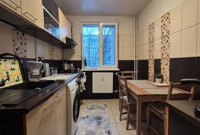 Apartament cu 3 camere semidecomandat, mobilat în 1 Decembrie 1918