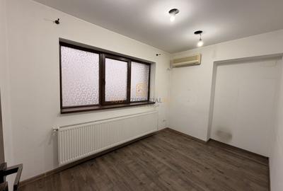 Spatiu comercial, pozitionare excelenta, exact la metrou Aparatorii P - 9