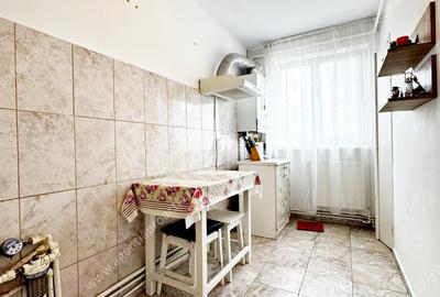Apartament cu 3 camere decomandat, situat la etajul 7, in Micro 20. - 7
