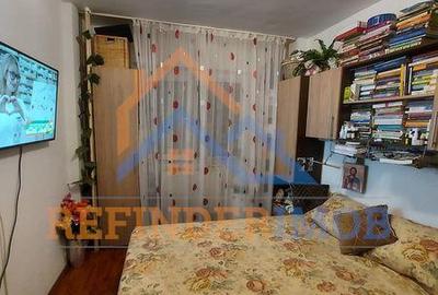 Apartament de vanzare cu 3 camere, 2 gr sanitare - zona 13 Septembrie - 4