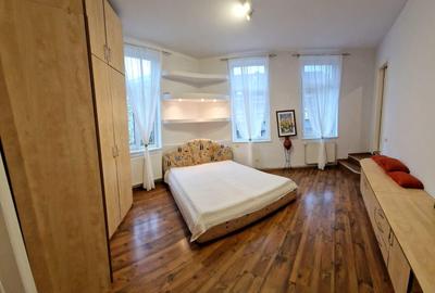 Vanzare apartament trei camere transformate in doua vila Armeneasca - 1