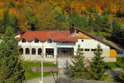 Complex turistic de vânzare în Slănic Moldova - 1