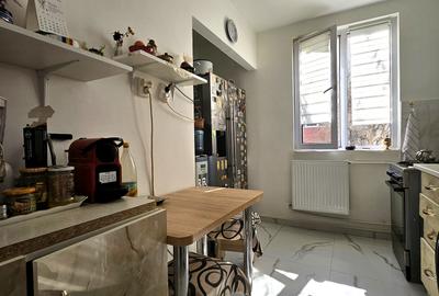 Vanzare apartament 3 camere / Rahova / Al. Costinesti / etaj  2 /4  / comision 0 - 7