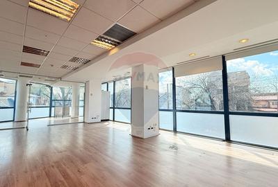 Birou, de 260 mp, în P-ța Victoriei