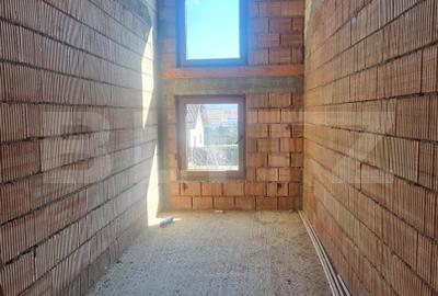 Casa 5 camere Tarlungeni (nu Izvor)  teren 800 m, cartier nou - 16