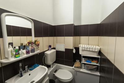Spatiu comercial, ultracentral, Republicii, Oradea. 95 000 E. Com 0 - 9