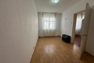 Vând apartament 2 camere zona Pantelimon