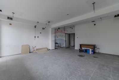 Cladire de 902 mp utili de vânzare, zona Grivitei - DN 13, COMISION 0 - 55