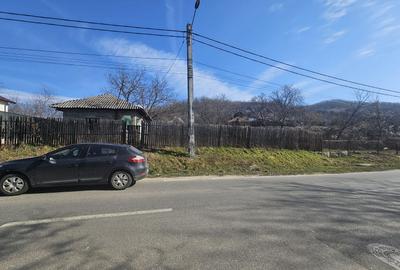 Teren 690 mp, deschidere 50 m, utilități – 1 km Primăria Ștefănești - 12