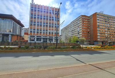 De închiriat clădire comercială și curte interioara - 1