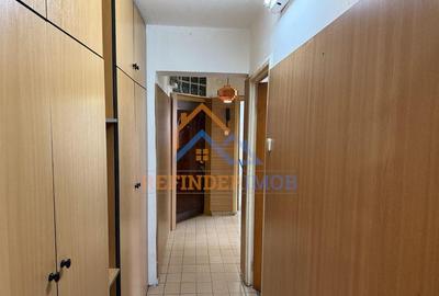 Apartament de vanzare cu 3 camere, zona Trapezului - Metrou 1 Decembrie 1918 - 6