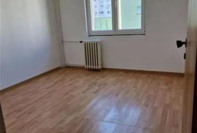 Apartament cu 3 camere decomandat în Vitan