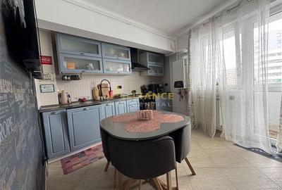 Apartament cu 3 camere decomandat, mobilat în Central