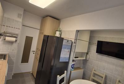 Apartament . decomandat 4 camere, cu  centrala, 2 locuri parcare - 5
