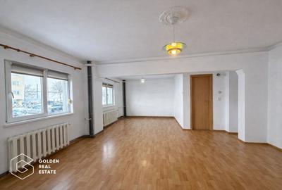 Apartament cu 4 camere semidecomandat în Micălaca
