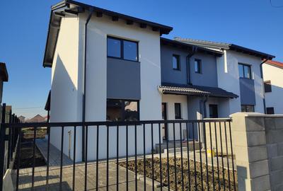 Sacalaz, 1/2 Duplex P+M 4 Camere,2 Bai,Terasa Acoperita - 2