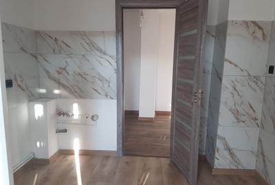 Apartament doua camere, decomandat, etaj 4, cu sarpanta, renovat modern, stradal - 6