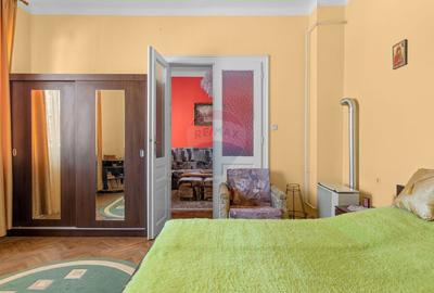 Apartament 2 camere, loc de parcare, teren propriu,strada Constituției - 12