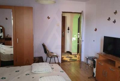 Apartament cu 2 camere decomandat, mobilat în Central