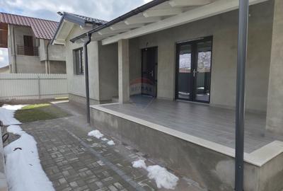 Casă individuală cu 3 camere în Golești