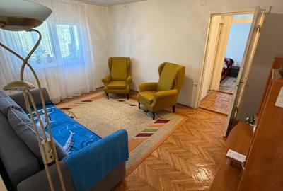 Apartament cu 3 camere semidecomandat în Girocului