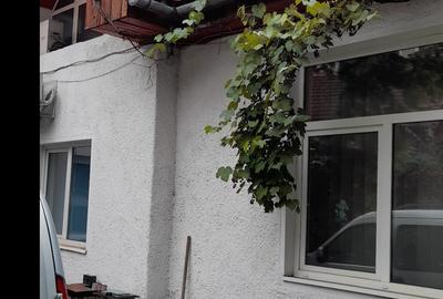 Casa zona 15 Noiembrie, 6 camere, suprafata 230 mp,teren 346 mp! - 2