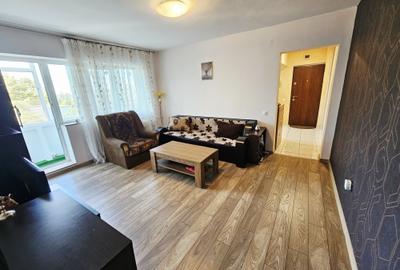 Apartament cu 3 camere semidecomandat, mobilat în Nord