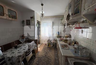 Apartament cu 4 camere decomandat, mobilat în Central