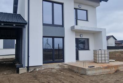 Casă individuală cu 4 camere în Șelimbăr