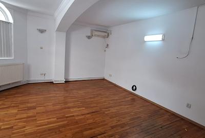 MIHAI BRAVU-METROU,VILA 9 CAMERE,LIVING 75 MP,400 MP,P+1+M,CURTE 300 M  2200 eur - 18