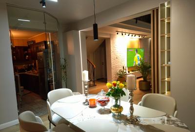 Casa / vila Craiovei , RENOVATA /mobilata/utilata ,finisaje superioare - 13
