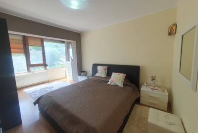 De vanzare – Apartament 3 camere -Complex Vega, Strada Tecuci - 12