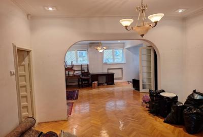 Casă cu 10 camere în Casin