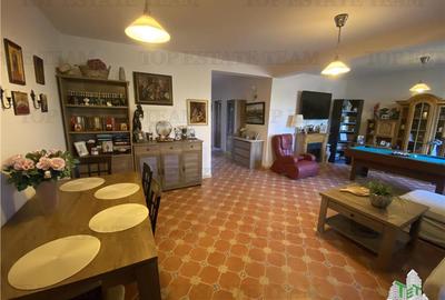 Vila spatioasa cu 3 apartamente in Fundeni Dobroiesti - 1