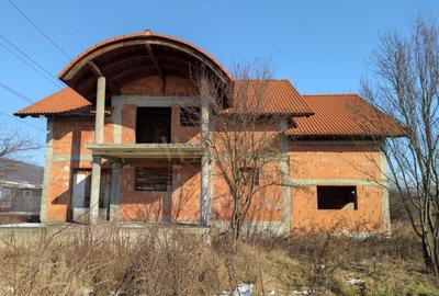 Casa la Rosu P+1,teren 10 Arii,zona Viisoara - 1